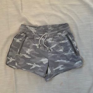 Girls Athleta camo shorts